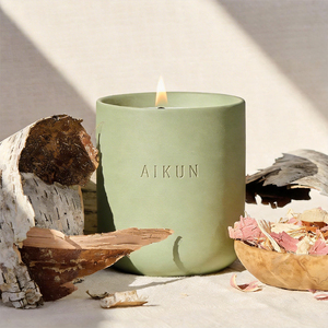 Velas Aromáticas de Cera de Soya de Lujo Personalizadas de Fábrica AIKUN en Frascos de Cerámica para Dormitorio, Sala de Estar y Baño - Product Image 1
