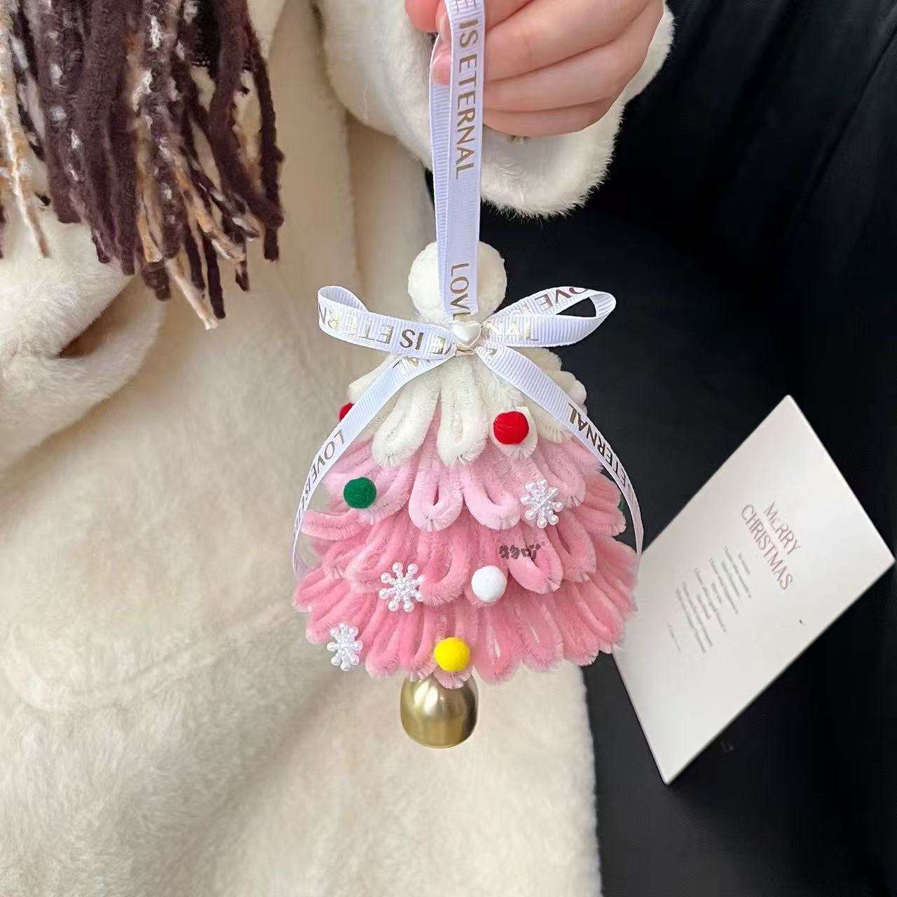 ต้นคริสต์มาสสีชมพูพีช