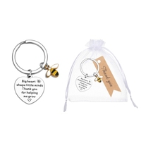 Porte-clés en acier inoxydable gravé sur mesure en forme de cœur avec breloque abeille et citation inspirante, cadeau souvenir en gros avec sac en organza