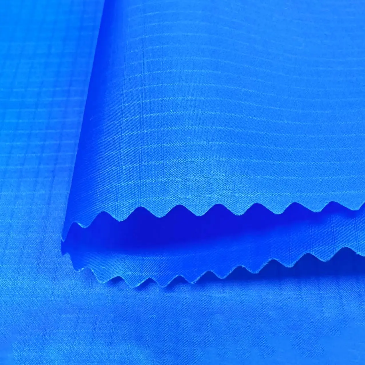 Polyester de taffetas ripstop imperméable 100 polyester recyclé personnalisé pour vêtements de sport