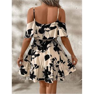 เดรสสั้นพิมพ์ลายดอกไม้สไตล์โบฮีเมียนสำหรับผู้หญิง ไหล่เปิด เอวสม็อค ทรงเอไลน์ เหมาะสำหรับวันพักผ่อน ผ้าทอระบายอากาศได้ดี - Product Image 4