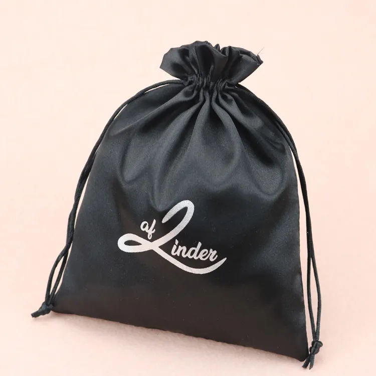 2023 vente en gros noir cordon cadeau soie satin pochette extension de cheveux emballage satin sac avec logo personnalisé