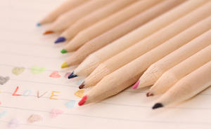 Individuelles Logo 6-teiliges 12-teiliges <span class=keywords><strong>Set</strong></span> Kinder-Buntstifte <span class=keywords><strong>Set</strong></span> Röhrenbox Recycelbare Holzstift-Aufbewahrungsverpackung Kraftpapier-Röhre für Kinder - Product Image 2