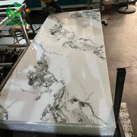 Film de PVC brillant miroir Prix d'usine Marbre UV Panneau mural alternatif Feuille de marbre PVC UV pour la décoration intérieure