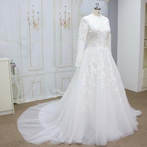 فستان زفاف إسلامي أنيق ومخصص بطول الكلمة مع دانتيل بأكمام طويلة وياقة دائرية وسحاب - Product Image 4