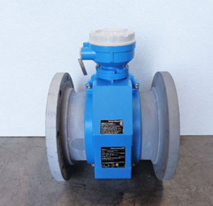 Débitmètre Endress Hauser Promag à mesure conductrice, raccord sanitaire Tri-Clamp - Product Image 5
