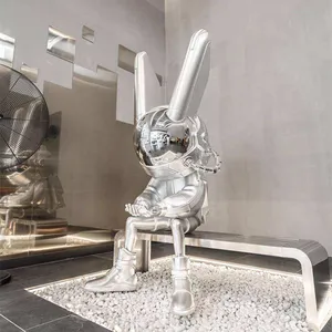Statua del fumetto della scultura della decorazione del negozio del coniglio dell'oro galvanizzato