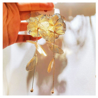 Anting-anting Petal Claire berlapis emas berkualitas tinggi, perhiasan mode dengan rumbai panjang berbentuk bunga untuk wanita