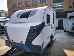 Mini caravana estilo moderno para 1-2 personas con baño, dos lavabos y nevera, sin estufa - Product Image 2