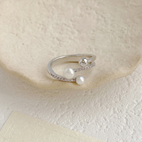 Bague Trèfle en Perle Plaqué Or 18K Anti-ternissement, Étanche, avec Fleur en Zircon et Placage PVD – Vente en Gros pour Petites Entreprises
