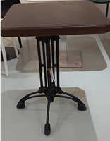 Table de restaurant carrée en bois, design traditionnel durable, apparence moderne personnalisée, mobilier commercial pour la restauration