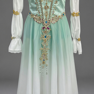 Costume de ballet professionnel, robe de ballet en mousseline verte, ornée de strass faits à la main, tutu romantique pour le pas de toréon - Product Image 3
