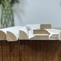 Moulure de sol en bois blanc moderne, profil quart de cercle, légère, imperméable, durable et écologique