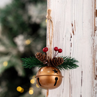 Offre Spéciale : Ornement Clochette de Noël avec Pomme de Pin, Aiguilles de Pin et Baies – Décoration Suspendue pour Sapin de Noël – Vente en Gros, Logo Personnalisé