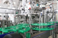 Machine de remplissage liquide efficace pour les boissons gazeuses naturelles 1000-2000 BPH Ligne d'embouteillage Utilisé Condition Core Components-Bearings