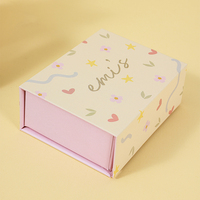 Coffret Cadeau Collier Rose Becan et Sac en Papier Rayé Assorti avec Couvercle Imprimé – Collection Emballage Bijoux