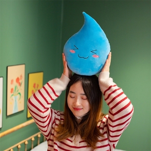 Nuovo Peluche Blu a Forma di Goccia d'Acqua, Giocattolo Carino con Faccia Sorridente e Occhi Storti - Product Image 6