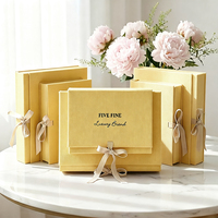 Boîte cadeau de luxe vide en tissu style livre, boîte d'emballage rigide magnétique mate avec logo personnalisé pour emballage cadeau
