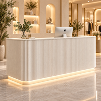 Comptoir de réception rectangulaire moderne personnalisé avec éclairage LED et panneau cannelé, idéal pour salon de beauté, commerce de détail, salle de sport, clinique