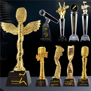 Trofeo Musical de Cristal Personalizado para Competencia de Canto con Diseño de Micrófono Dorado, Premios de Competencia Musical Gratuitos - Product Image 4