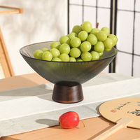 Großhandel Vertikale Gestreifte Glas-Obstschale mit Holzsockel Moderne Minimalistische Wohnzimmer-Deko Snack-Servierschale