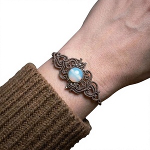 Pulsera de Macramé Marrón Hecha a Mano con Piedra Lunar y Cuentas Doradas, Ajustable, Estilo Boho para Mujer - Product Image 1