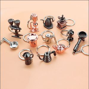 Llavero de metal 3D con diseño de café, accesorios de estilo herramienta de café (tamper, portafiltro, jarra de leche, hervidor) y herramientas de té - Product Image 1