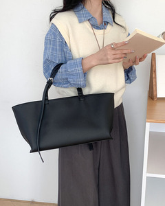 Wholesale Korean Style Large Capacity Versatile Tote <b>Bags</b> Premium Design Ladies Shopping Handbags For <b>Work</b> Dating And Campus - Product Image 1