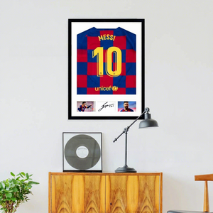 เสื้อเจอร์ซีย์ฟุตบอล<span class=keywords><strong>บา</strong></span><span class=keywords><strong>ส</strong></span>เก็ตบอลแบบมีกรอบ พร้อมลายเซ็นเม<span class=keywords><strong>ส</strong></span>ซี่ โลโก้ยูนิเซฟ ตกแต่งด้วยไม้สีดำสำหรับห้องนั่งเล่น - Product Image 3