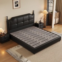 Modernes Vintage Öko-Freundliches Gepolstertes Plattformbett mit Stauraum, Hohen Pfosten, Gestepptem PU-Leder-Kopfteil, Kiefernholz, Queen-Size Softbett