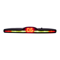 Système de radar de stationnement à ultrasons universel à 4 capteurs avec affichage LED et alarme sonore pour une stationnement en marche arrière sécurisé du véhicule.