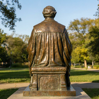 Statue d'écolier assis en bronze antique, sculptée à la main, avec détails de robe, figurine humaine réaliste pour place publique