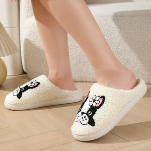 Pantoufles d'intérieur chaudes unisexes pour l'hiver : motif mignon de fleurs et de chiens de dessin animé, doublure en peluche, tissu en coton doux et semelle en EVA - Product Image 2
