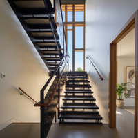 Rampe d'escalier en fer forgé européenne de dernière génération avec des designs modernes pour balcon et villa, résistante à la rouille