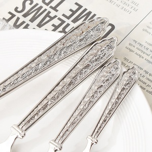 Ensemble <span class=keywords><strong>de</strong></span> <span class=keywords><strong>couverts</strong></span> vintage en argent sculpté floral pour <span class=keywords><strong>8</strong></span> personnes, ensemble <span class=keywords><strong>de</strong></span> <span class=keywords><strong>couverts</strong></span> en acier inoxydable avec couteau/fourchette/cuillère, ensemble <span class=keywords><strong>de</strong></span> <span class=keywords><strong>couverts</strong></span> pour la maison et la cuisine - Product Image 4