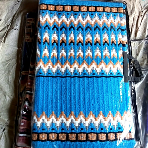 Couverture de selle en feutre tressé de style western de qualité supérieure pour l'équitation, avec doublure en tissu, couleur et taille personnalisables - Product Image 1