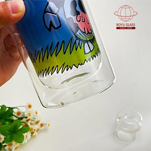 Graziose tazze per bevande a doppio strato con modelli di <span class=keywords><strong>vetro</strong></span> borosilicato ad alta capacità <span class=keywords><strong>bottiglia</strong></span> con coperchio - Product Image 4