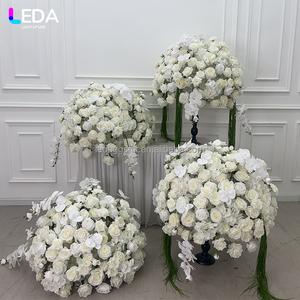 Centro de Mesa LEDA para Eventos, Decoración Hecha a Mano, Bola de Flores de Rosa Blanca Suave de 70 cm, Fondo de Flores Artificiales de Seda para Boda - Product Image 2