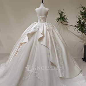 Robes de mariée de bal modernes et traditionnelles LY148 en dentelle ivoire avec appliques florales et broderies en cristal - Product Image 4