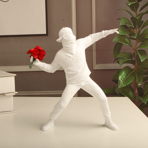 Scultura Astratta Still Life di Banksy, Ornamento Figurativo in Stile Europeo per Soggiorno, Studio, Decorazione Casa, Oggetto Artigianale - Product Image 1
