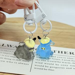 Porte-clés en résine lumineuse en forme de Yak à longues cornes agenouillé, pendentif DIY pour chaîne de téléphone portable, vente en gros - Product Image 2