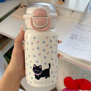 ขวดน้ำสุญญากาศลายแมวดำน่ารัก ขนาด 500 มล. สำหรับเด็ก ทำจากสแตนเลส ฝาปิดแบบพลิกสองด้าน พกพาสะดวก เก็บความร้อนได้ - Product Image 2