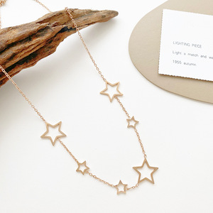 Catena a maglie in acciaio inossidabile di nuovo Design in oro rosa con collane da donna con gioielli di moda a stelle grandi e piccole - Product Image 2