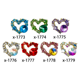Breloques 3D Cœur pour Ongles, Diamants Creux Rouge et Violet Scintillants, Décorations Incrustées pour Manucure de Luxe et Nail Art - Product Image 5