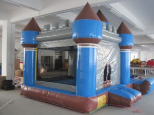 Château gonflable combiné avec toboggan pour les sauts et le plaisir des enfants, utilisation commerciale, matériau PVC, capacité 500 kg - Product Image 3