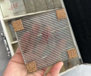 Verre feuilleté trempé artistique avec treillis métallique double couche intégré - Product Image 1