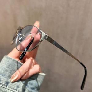 แว่นกันแดดทรงแคทอายสไตล์เรโทรพังก์สุดหรู ปี 2026 น้ำหนักเบา ป้องกันรังสียูวี 400 กรอบสีทอง เลนส์ทนทาน เหมาะสำหรับการเดินทาง - Product Image 2