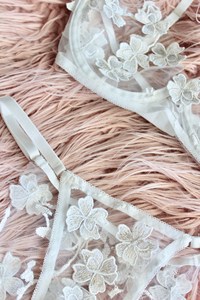 Ensemble de lingerie féminine YZ 2026 en dentelle transparente, personnalisable avec étiquette privée, broderie florale, soutien-gorge et culotte - Product Image 6