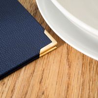 Sampul Menu Kulit PU Biru Tua Personalisasi dengan Penjilidan Sekrup, Ukuran A4, untuk Restoran