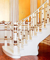 Escalier populaire, fabrication directe, garde-corps en bois, escalier droit, main courante en bois massif, marches en bois massif, éclairage d'escalier intérieur